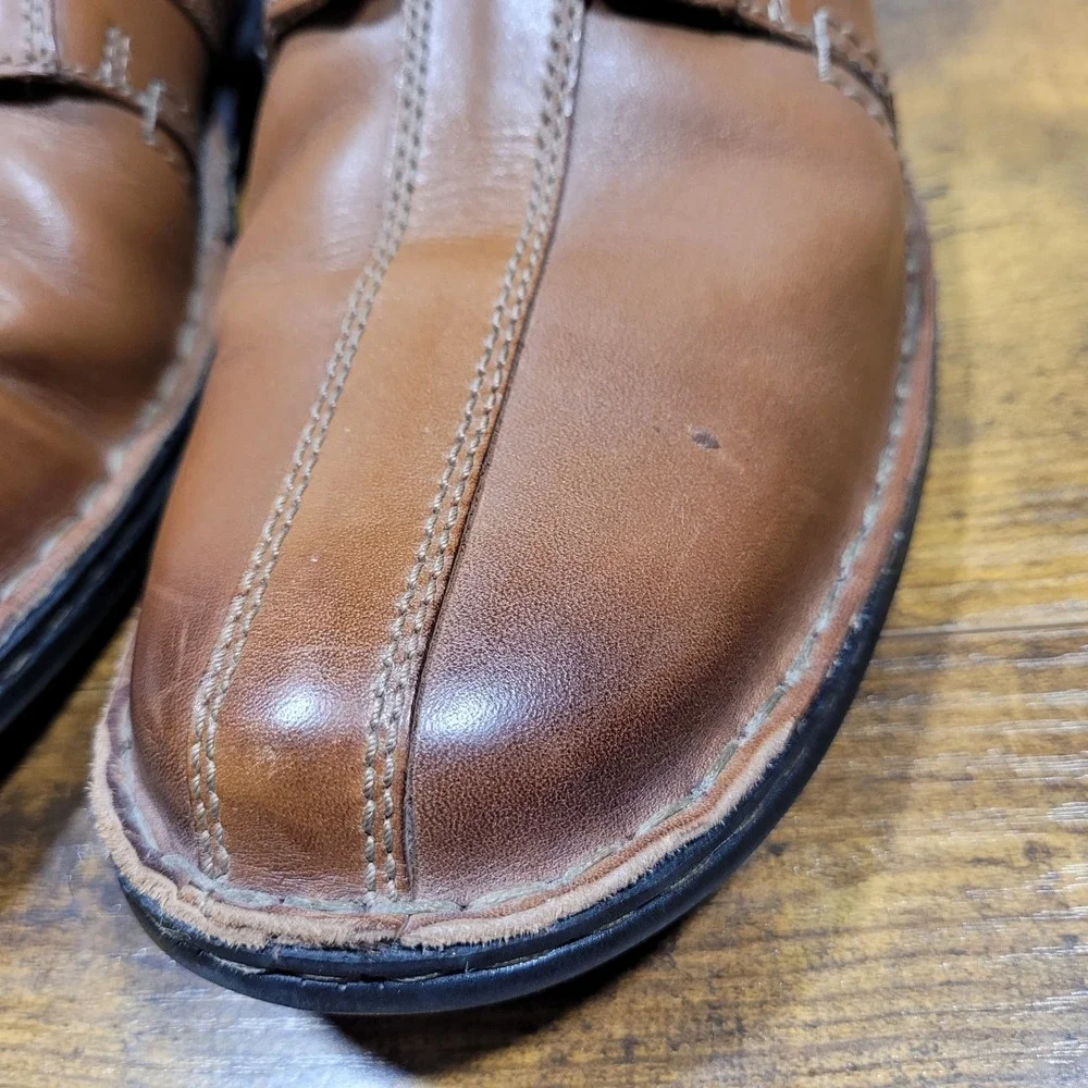 Clarks minor scuffs